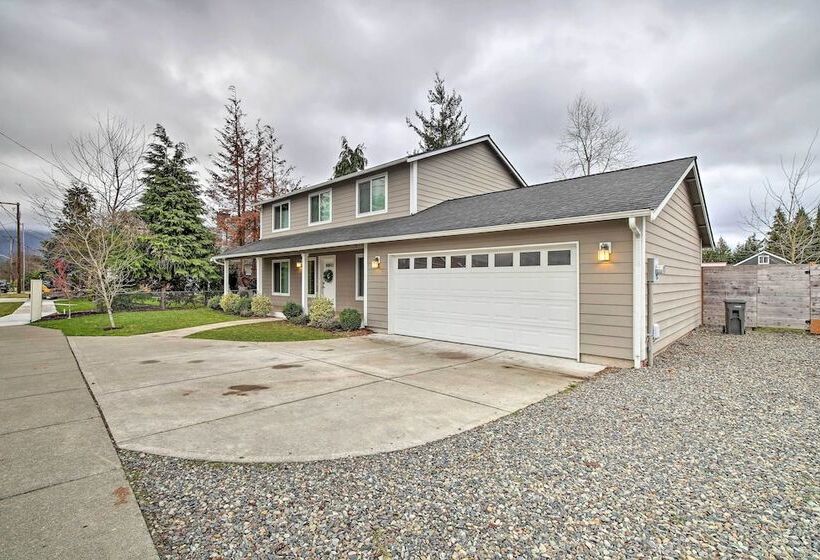 Enumclaw Home 60 Mi To Mount Rainier!