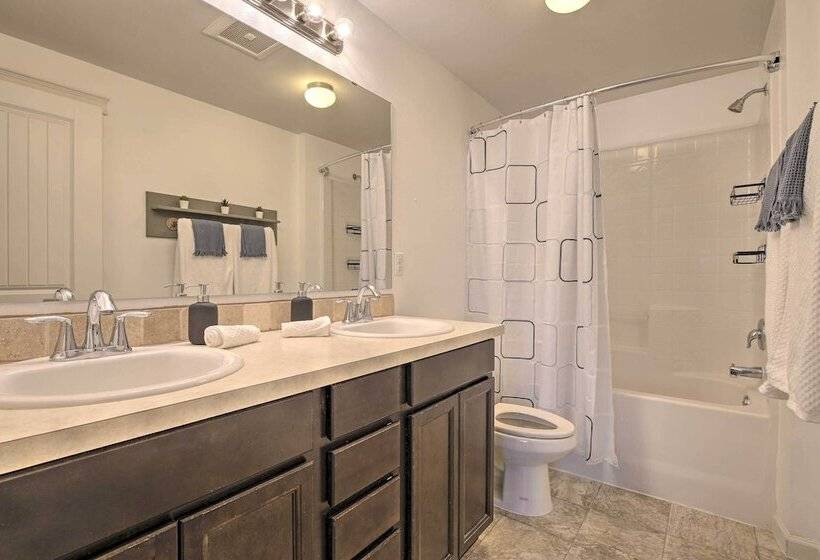 Enumclaw Home 60 Mi To Mount Rainier!