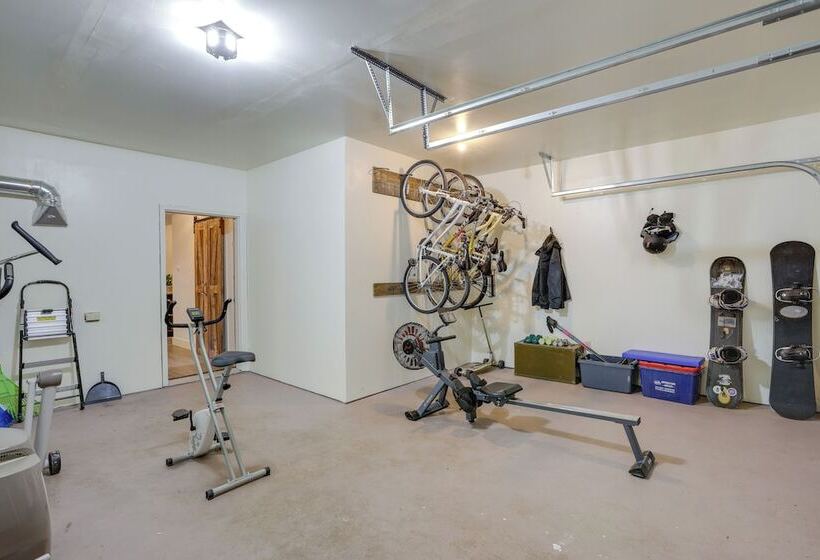 Farmhouse W/ Private Hot Tub < 1 Mile To Birch Bay