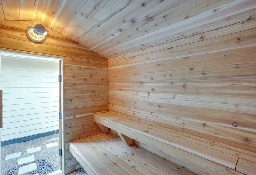 Farmhouse W/ Private Hot Tub < 1 Mile To Birch Bay