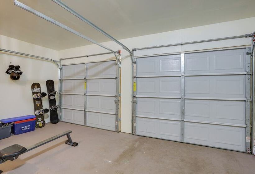 Farmhouse W/ Private Hot Tub < 1 Mile To Birch Bay