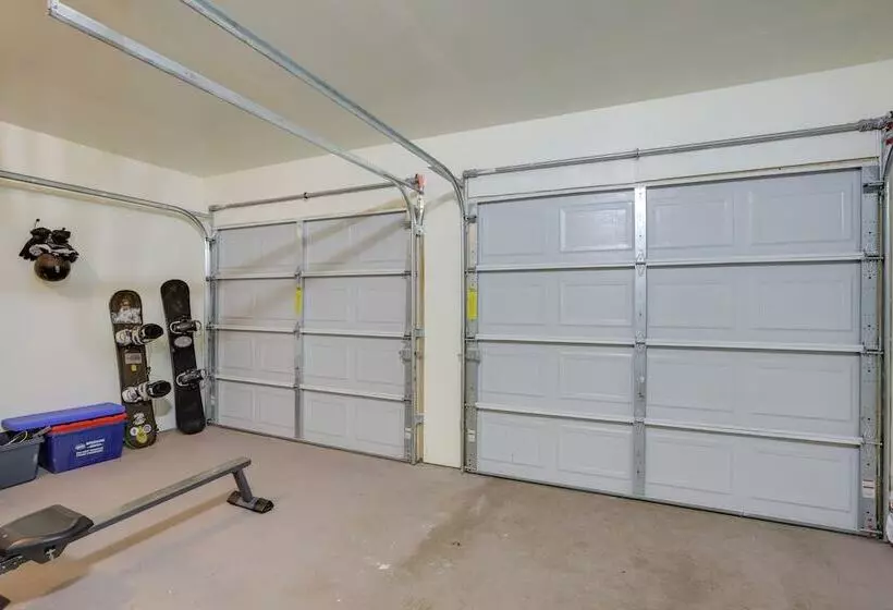 Farmhouse W/ Private Hot Tub < 1 Mile To Birch Bay