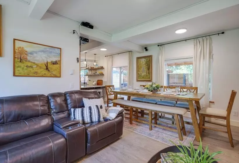 Farmhouse W/ Private Hot Tub < 1 Mile To Birch Bay