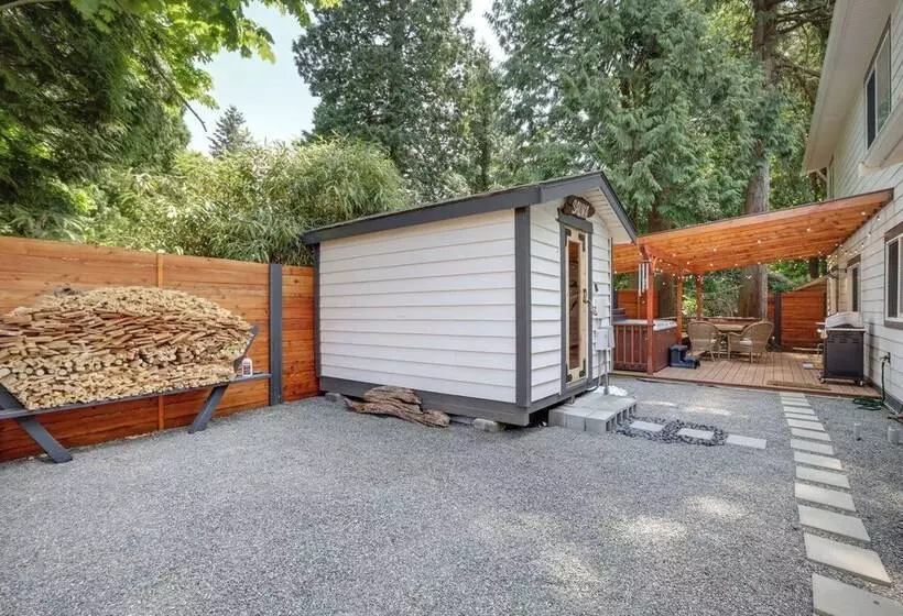 Farmhouse W/ Private Hot Tub < 1 Mile To Birch Bay