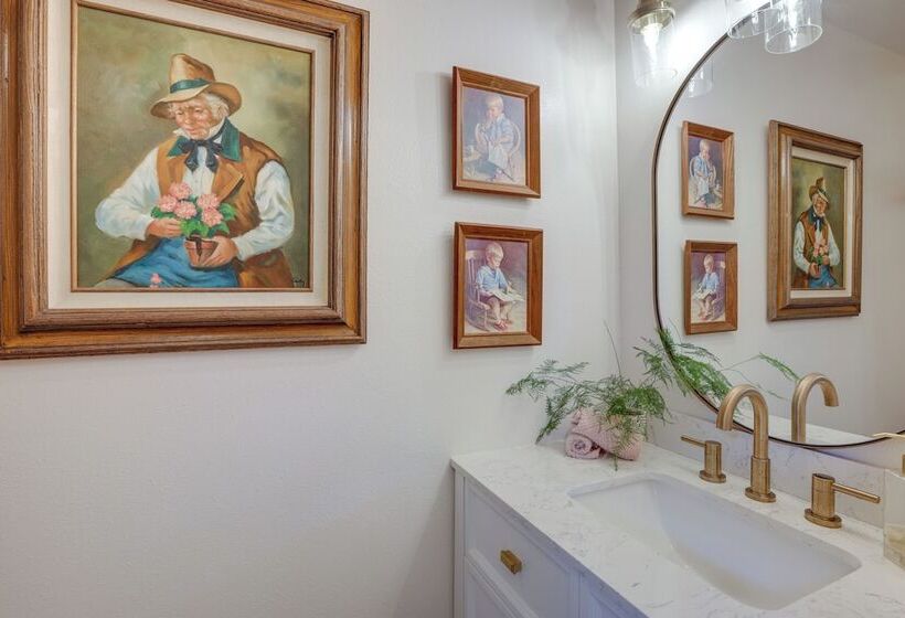 Farmhouse W/ Private Hot Tub < 1 Mile To Birch Bay