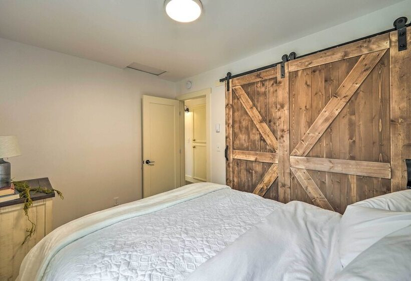 Farmhouse W/ Private Hot Tub < 1 Mile To Birch Bay