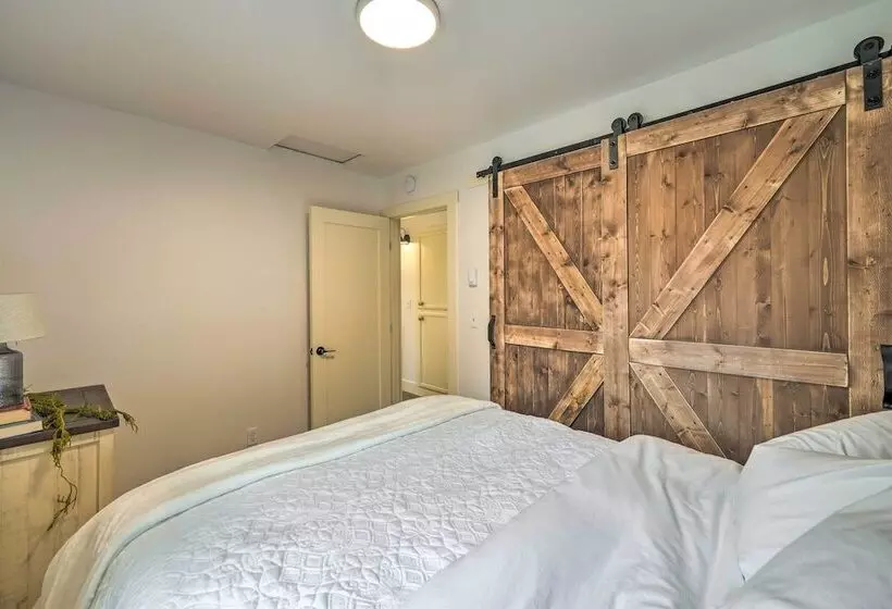 Farmhouse W/ Private Hot Tub < 1 Mile To Birch Bay