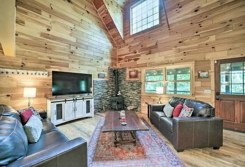 Franklin Cabin Surrounded By Smoky Mountains!
