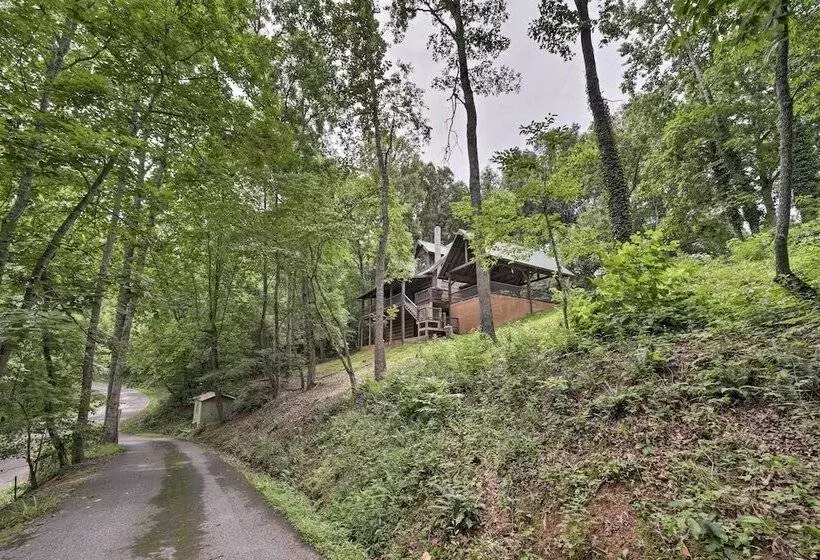 Franklin Cabin Surrounded By Smoky Mountains!