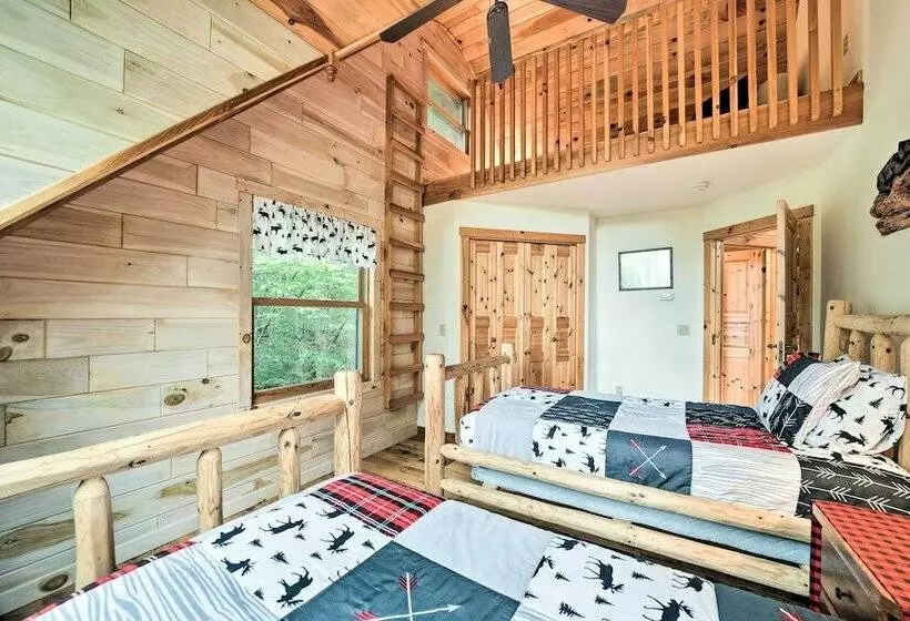 Franklin Cabin Surrounded By Smoky Mountains!