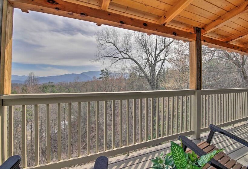 Gatlinburg Cabin W/ Pool Table & Hot Tub!