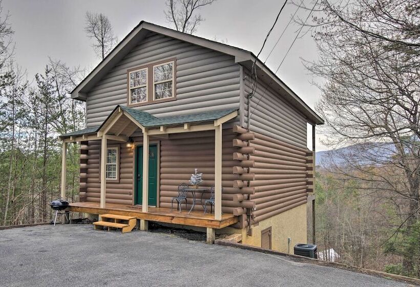 Gatlinburg Cabin W/ Pool Table & Hot Tub!