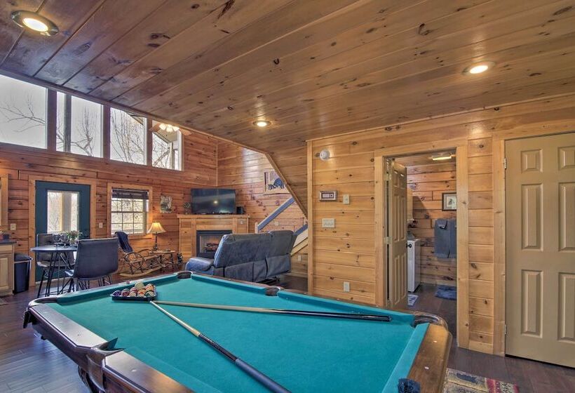 Gatlinburg Cabin W/ Pool Table & Hot Tub!