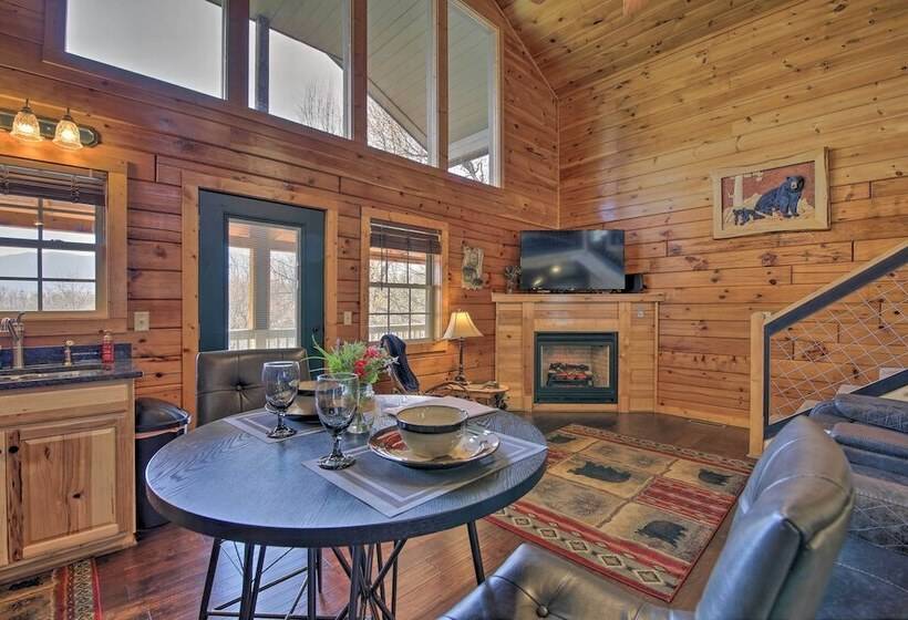 Gatlinburg Cabin W/ Pool Table & Hot Tub!