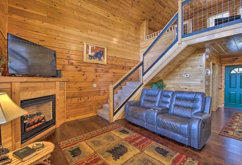 Gatlinburg Cabin W/ Pool Table & Hot Tub!