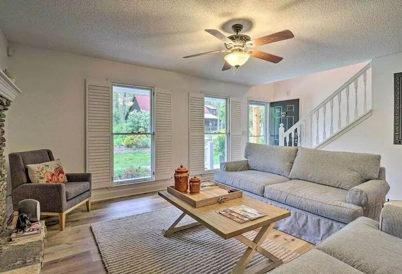 Highlands Cottage W/ Sunroom ~ 1 Mile To Downtown!