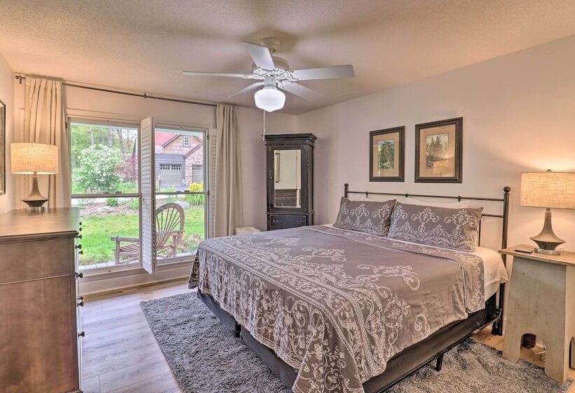 Highlands Cottage W/ Sunroom ~ 1 Mile To Downtown!