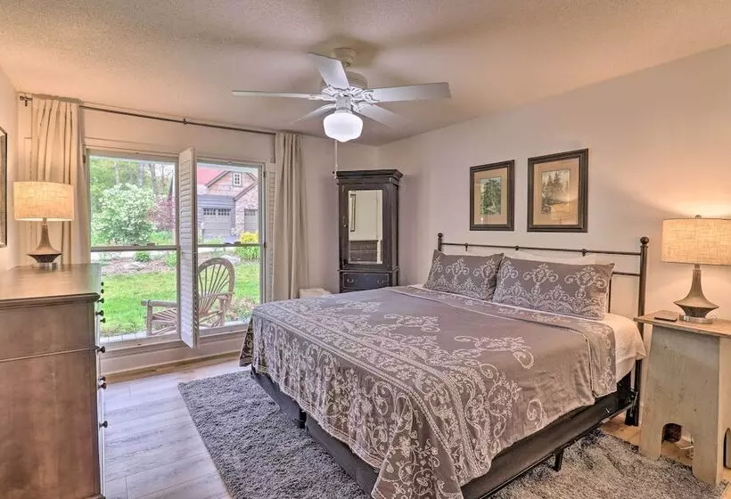 Highlands Cottage W/ Sunroom ~ 1 Mile To Downtown!