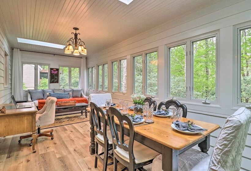 Highlands Cottage W/ Sunroom ~ 1 Mile To Downtown!