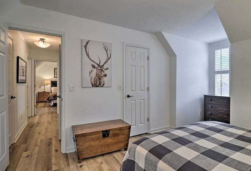 Highlands Cottage W/ Sunroom ~ 1 Mile To Downtown!