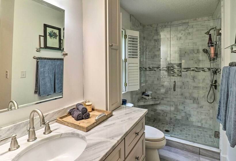 Highlands Cottage W/ Sunroom ~ 1 Mile To Downtown!