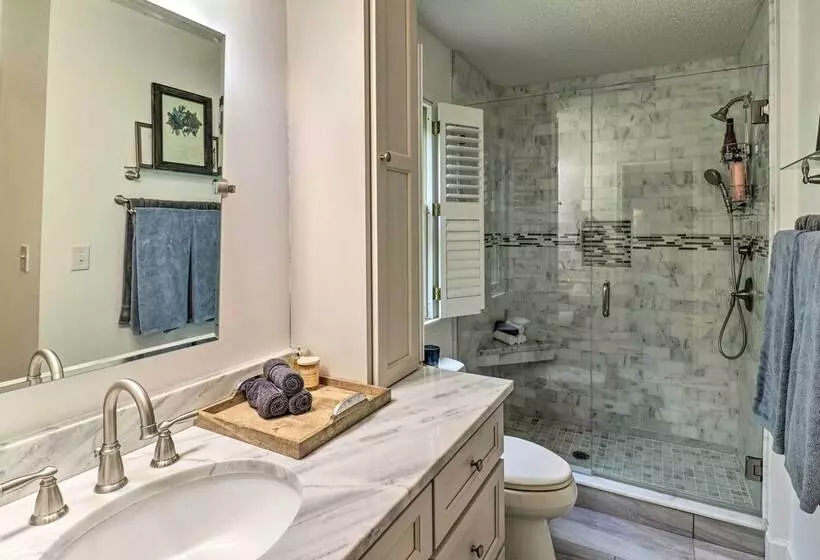 Highlands Cottage W/ Sunroom ~ 1 Mile To Downtown!