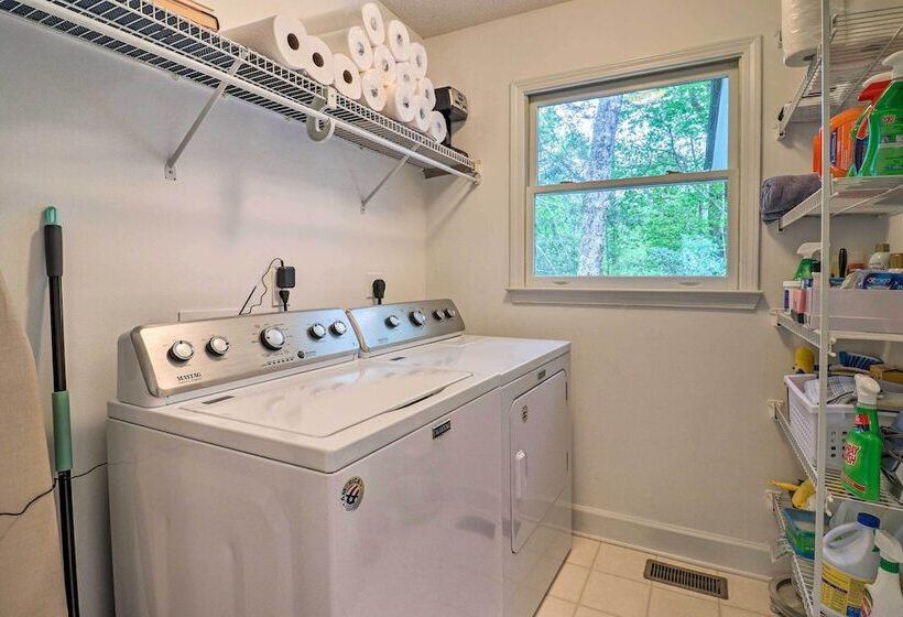 Highlands Cottage W/ Sunroom ~ 1 Mile To Downtown!