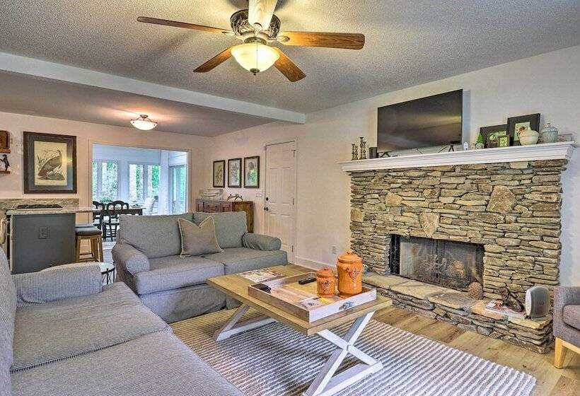 Highlands Cottage W/ Sunroom ~ 1 Mile To Downtown!