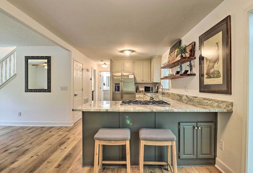 Highlands Cottage W/ Sunroom ~ 1 Mile To Downtown!