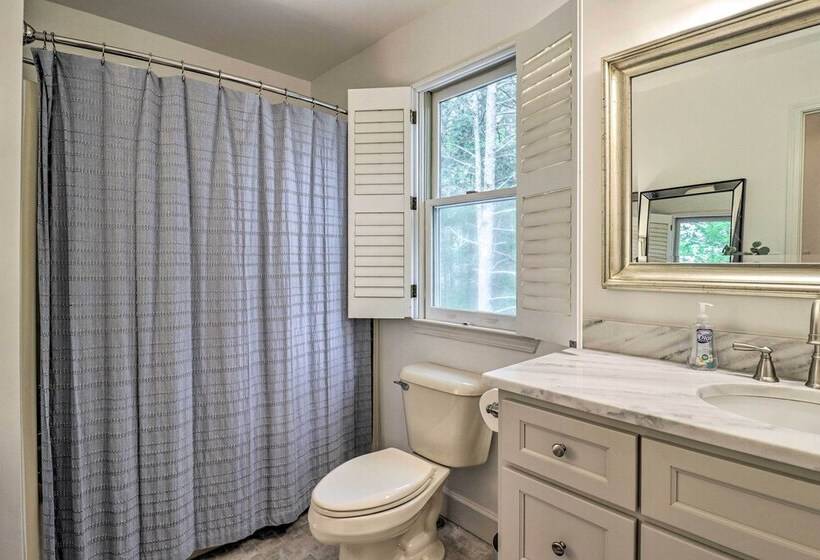 Highlands Cottage W/ Sunroom ~ 1 Mile To Downtown!