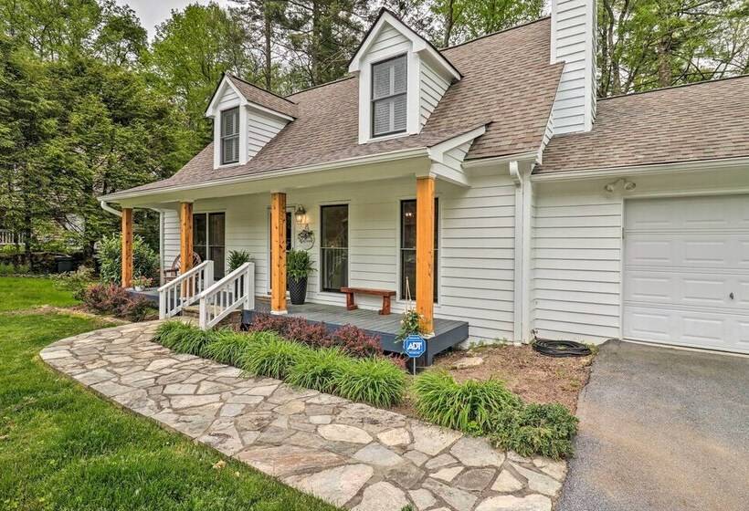 Highlands Cottage W/ Sunroom ~ 1 Mile To Downtown!