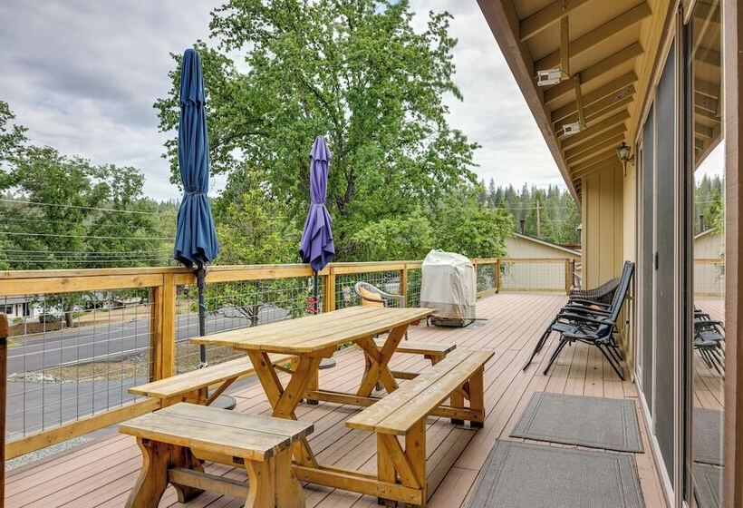 Hikers Escape Home Near Beach, Golf & Yosemite