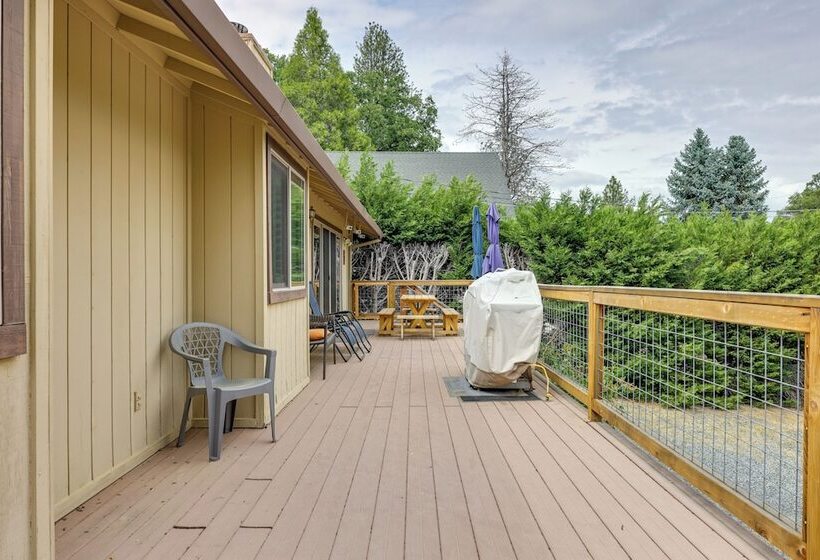 Hikers Escape Home Near Beach, Golf & Yosemite