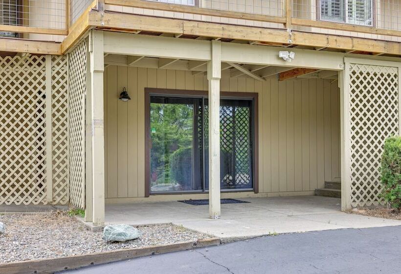 Hikers Escape Home Near Beach, Golf & Yosemite