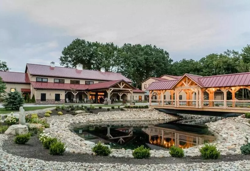 Hostelli Tall Oaks Resort