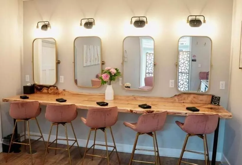 Hostelli Tall Oaks Resort