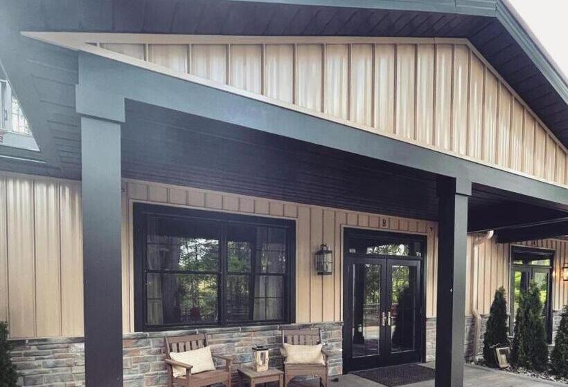 簡易ホテル Tall Oaks Resort