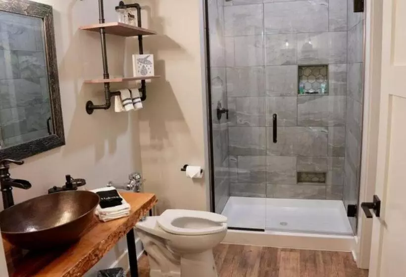 Hostelli Tall Oaks Resort