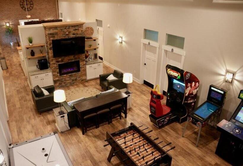 簡易ホテル Tall Oaks Resort