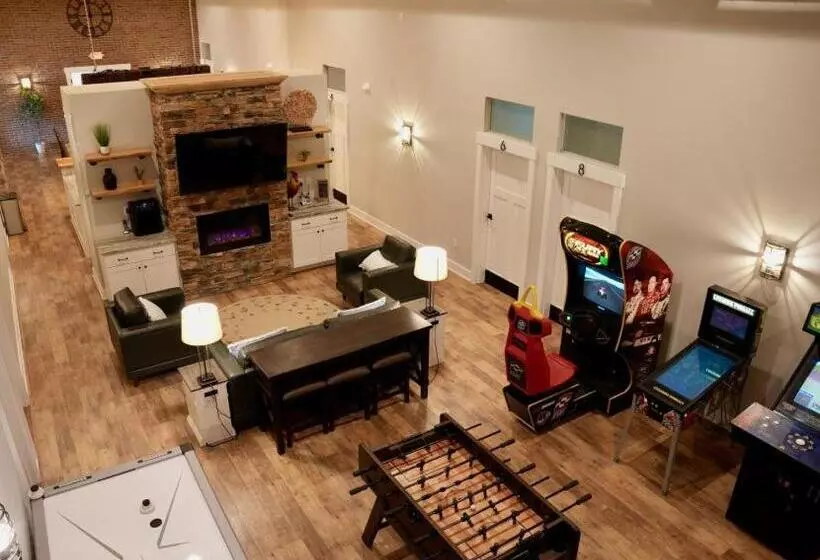 Hostelli Tall Oaks Resort