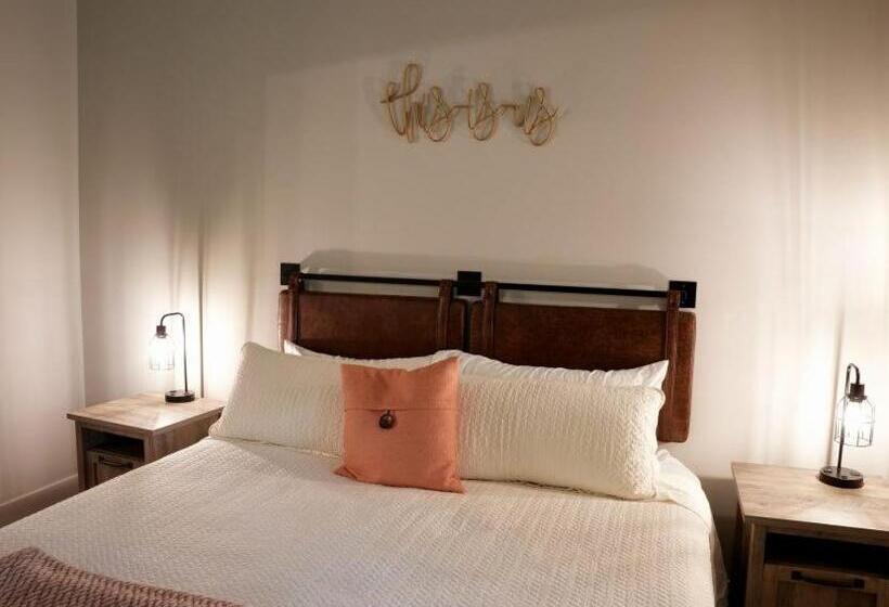 簡易ホテル Tall Oaks Resort