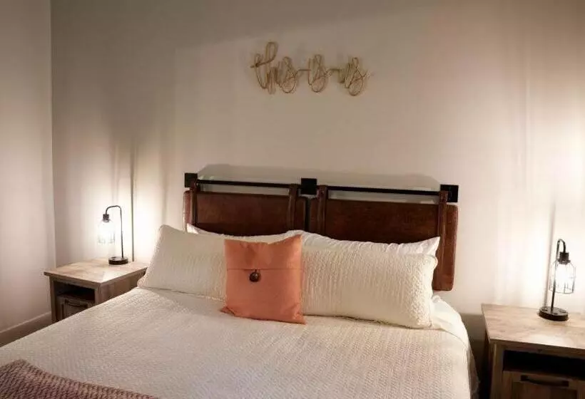 Hostelli Tall Oaks Resort