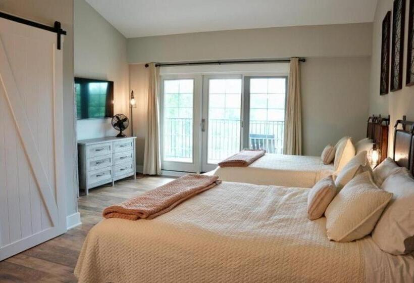 簡易ホテル Tall Oaks Resort