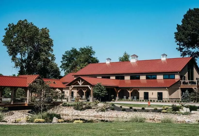 Hostelli Tall Oaks Resort