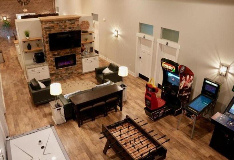 簡易ホテル Tall Oaks Resort