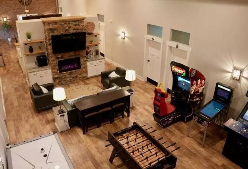 Hostelli Tall Oaks Resort