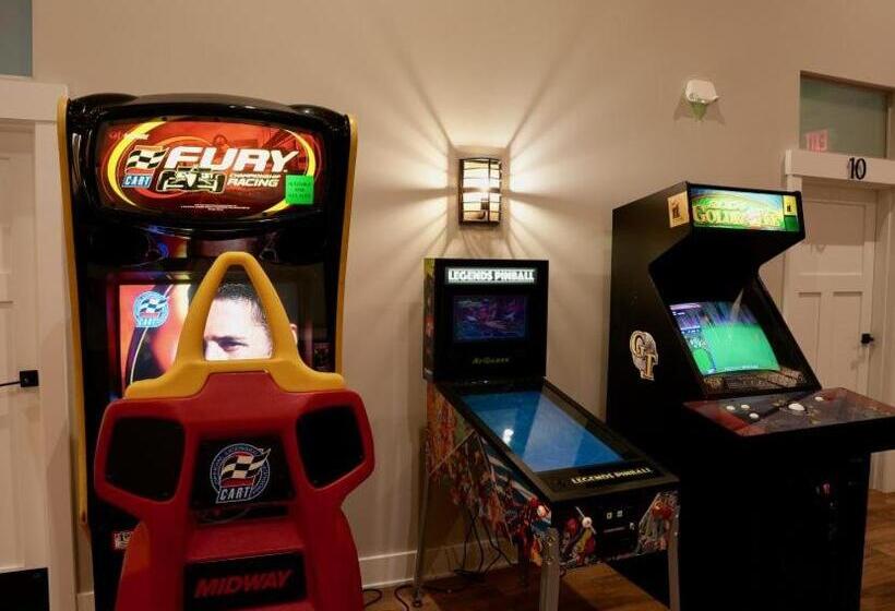 簡易ホテル Tall Oaks Resort