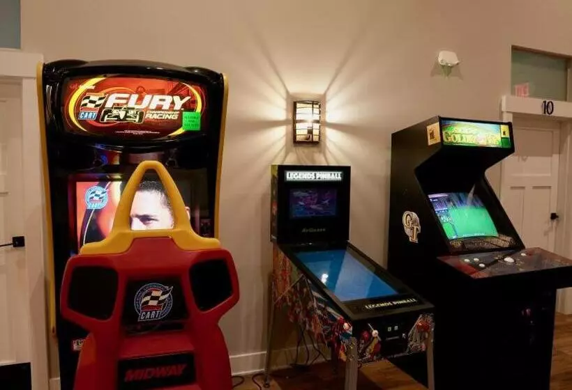 Hostelli Tall Oaks Resort