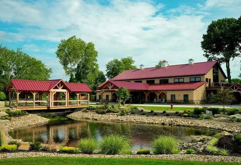 Hostelli Tall Oaks Resort