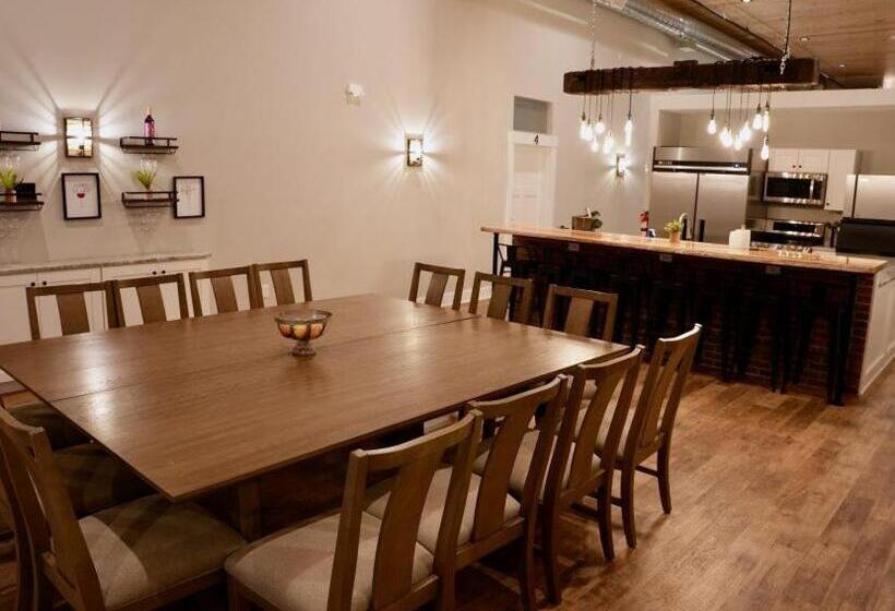 簡易ホテル Tall Oaks Resort